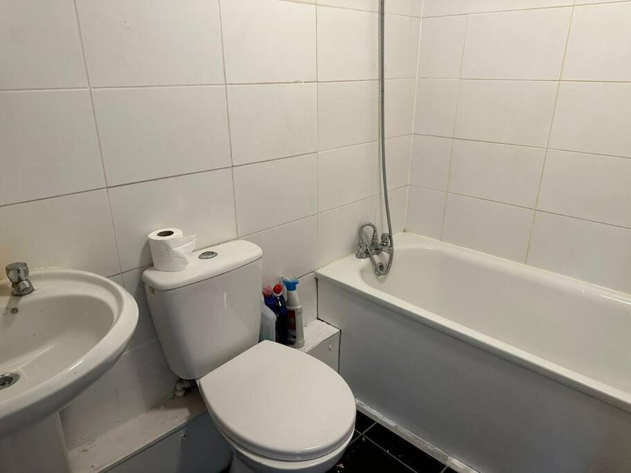 Big 3 Bedroom London House With 2 Bathroom 普拉姆斯特德 外观 照片