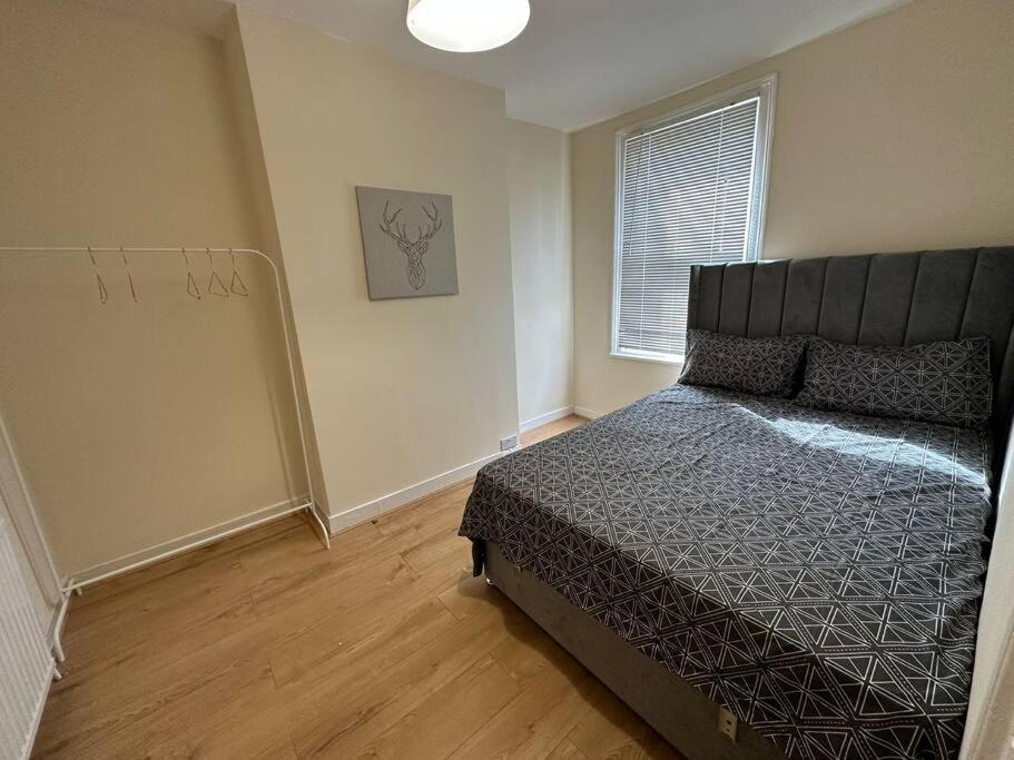 Big 3 Bedroom London House With 2 Bathroom 普拉姆斯特德 外观 照片