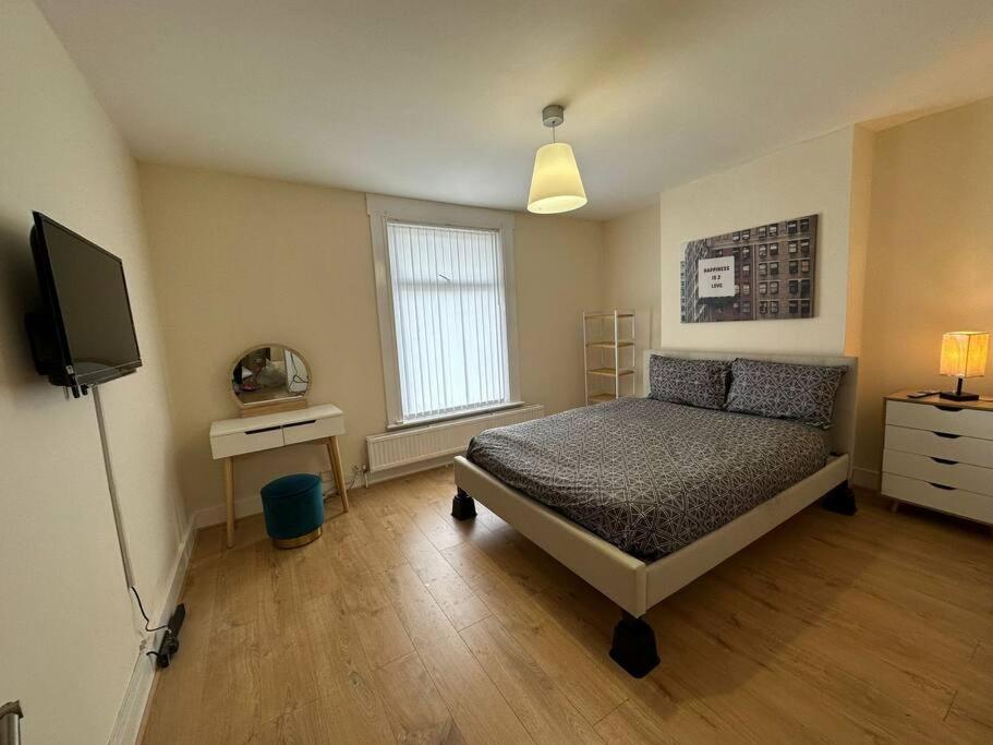 Big 3 Bedroom London House With 2 Bathroom 普拉姆斯特德 外观 照片