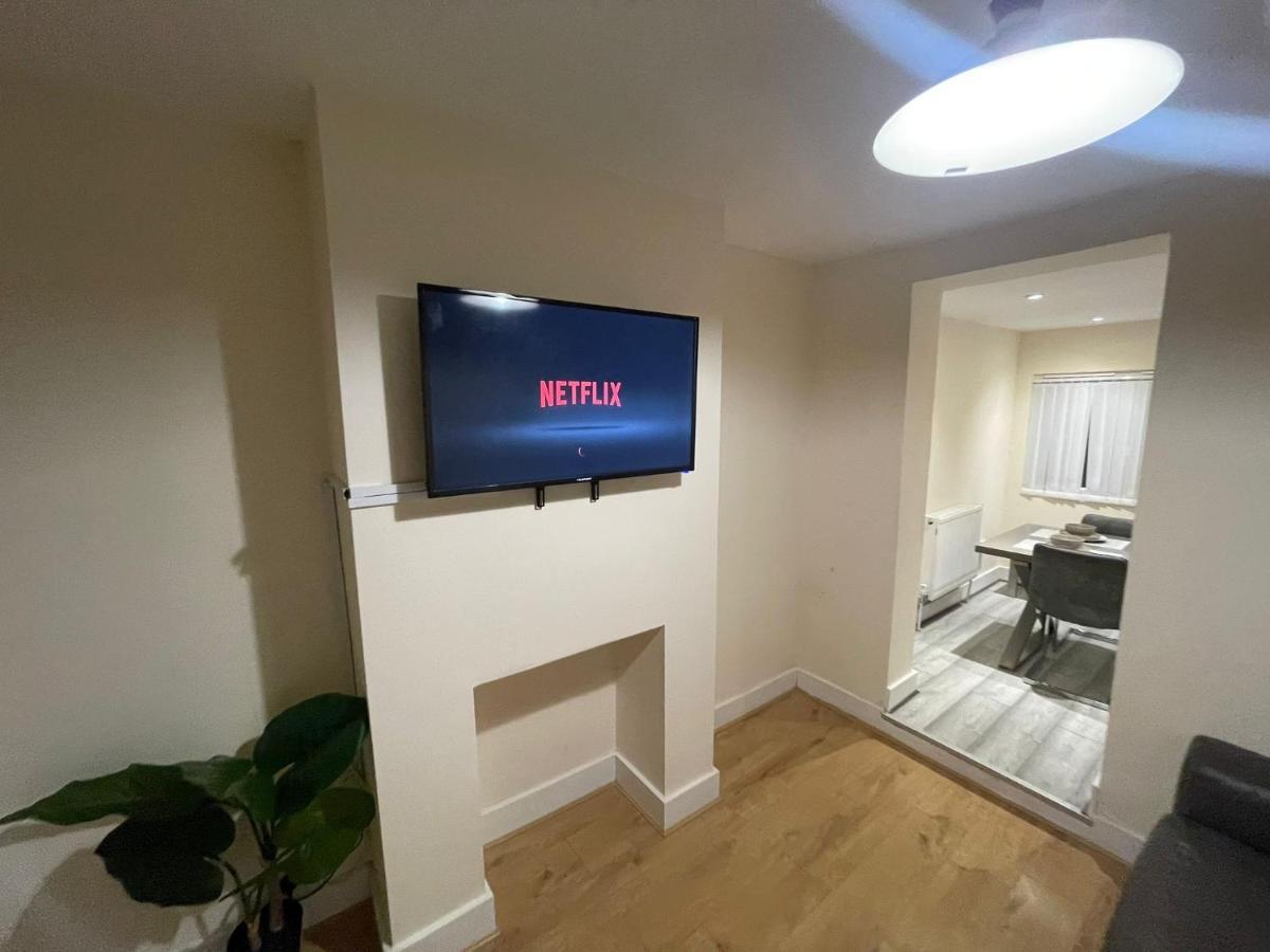 Big 3 Bedroom London House With 2 Bathroom 普拉姆斯特德 外观 照片