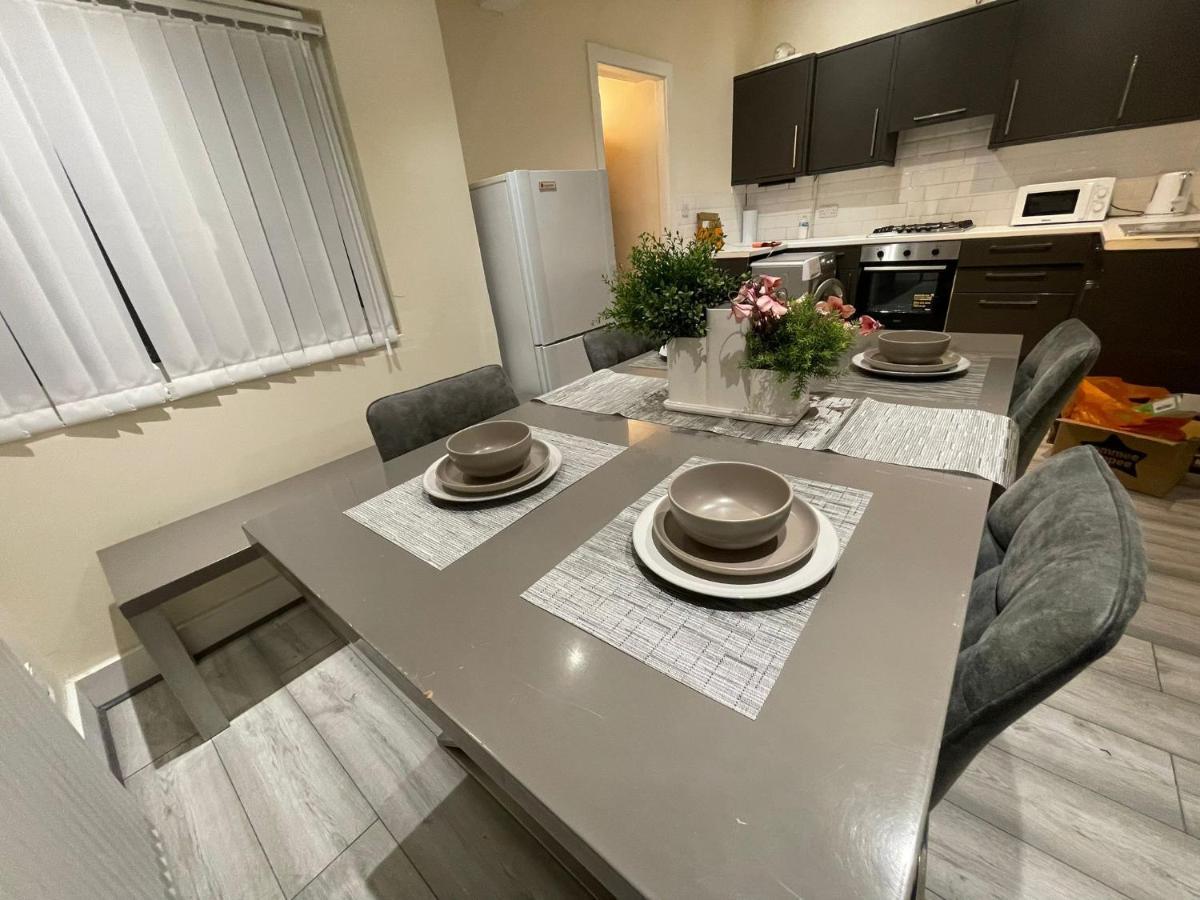 Big 3 Bedroom London House With 2 Bathroom 普拉姆斯特德 外观 照片