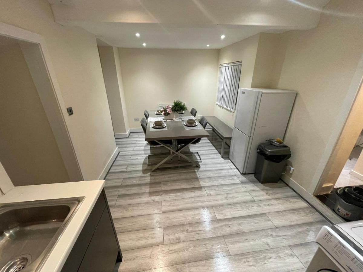 Big 3 Bedroom London House With 2 Bathroom 普拉姆斯特德 外观 照片