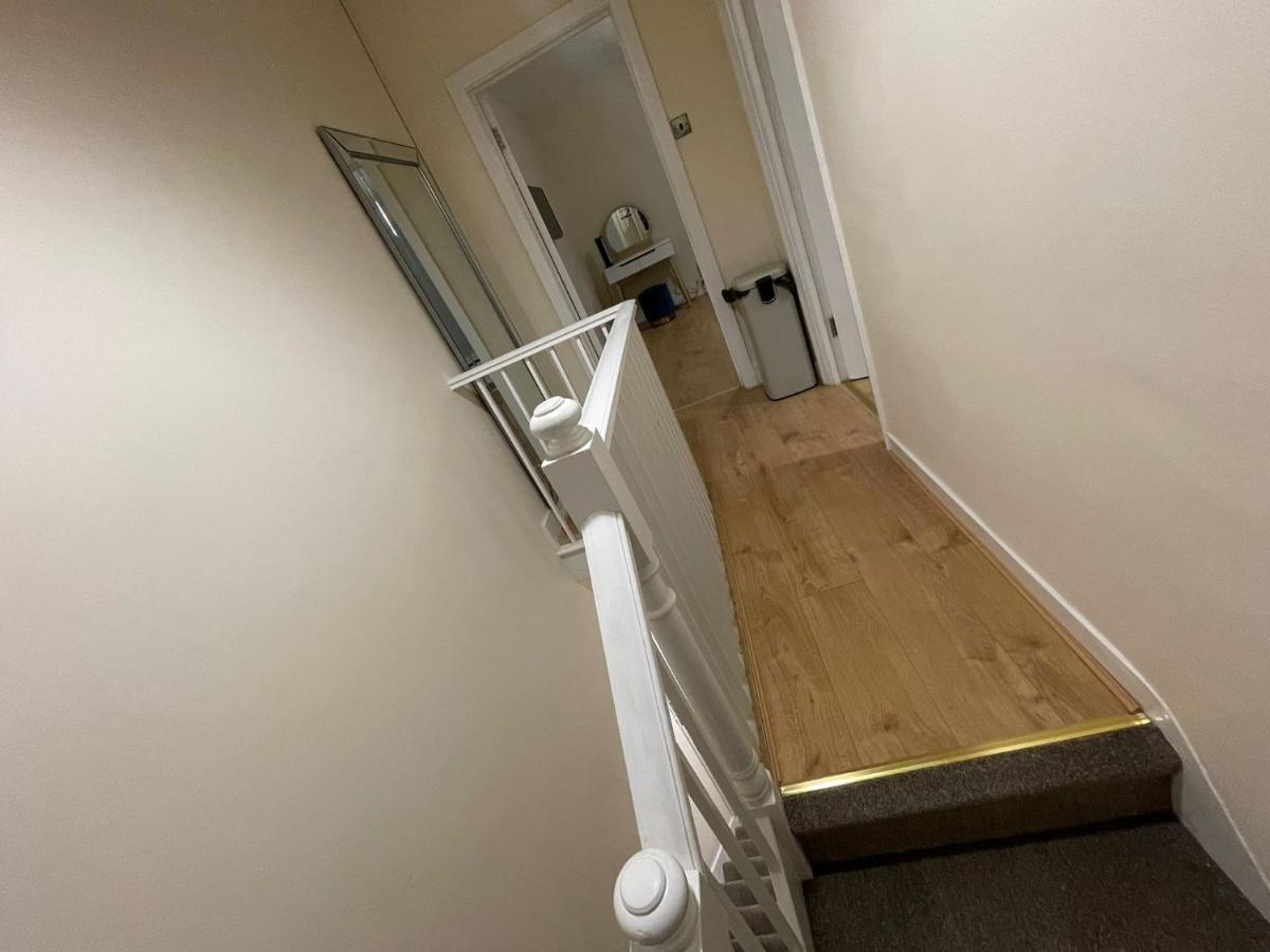 Big 3 Bedroom London House With 2 Bathroom 普拉姆斯特德 外观 照片