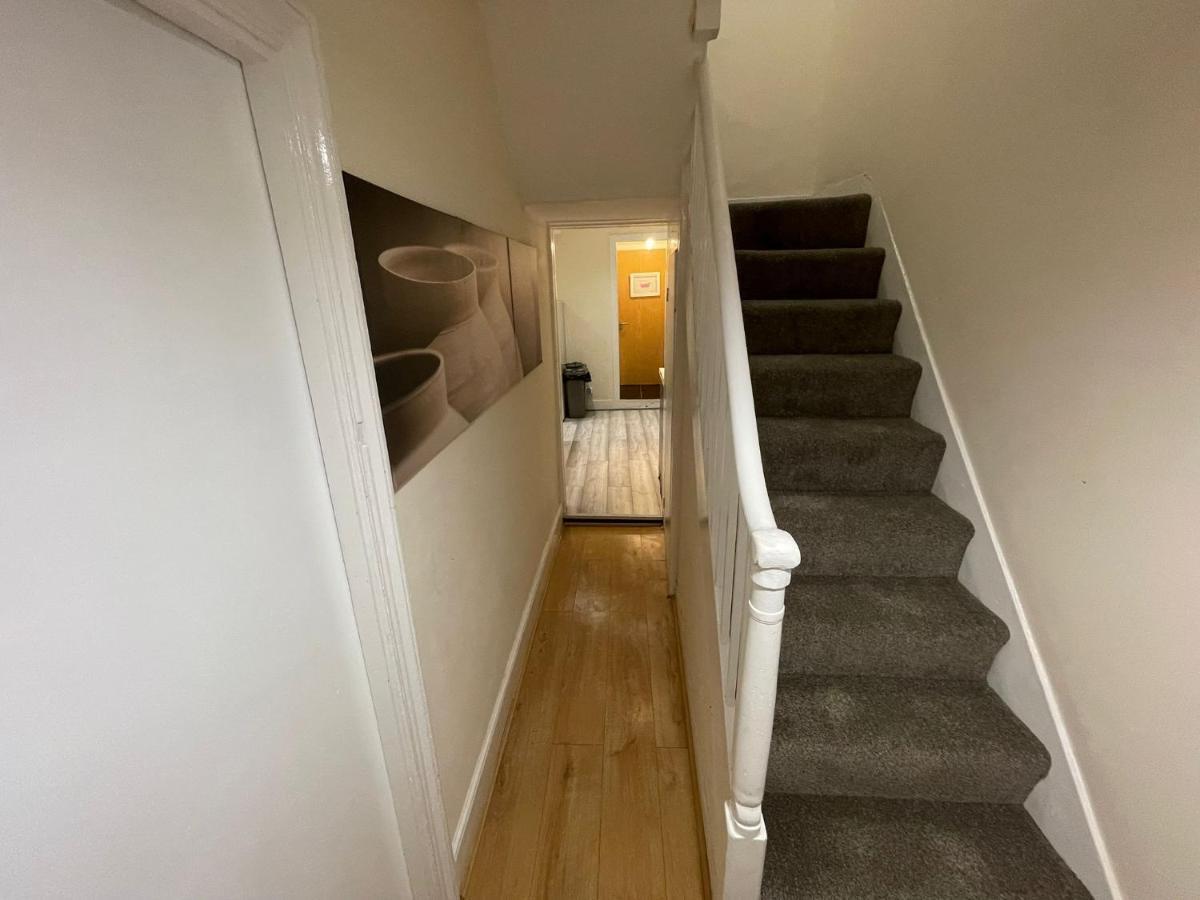 Big 3 Bedroom London House With 2 Bathroom 普拉姆斯特德 外观 照片