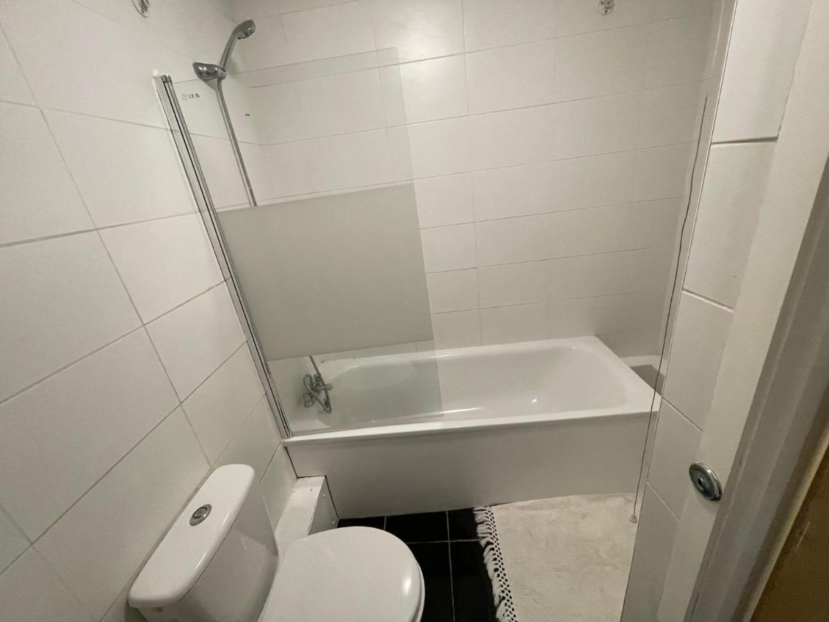 Big 3 Bedroom London House With 2 Bathroom 普拉姆斯特德 外观 照片