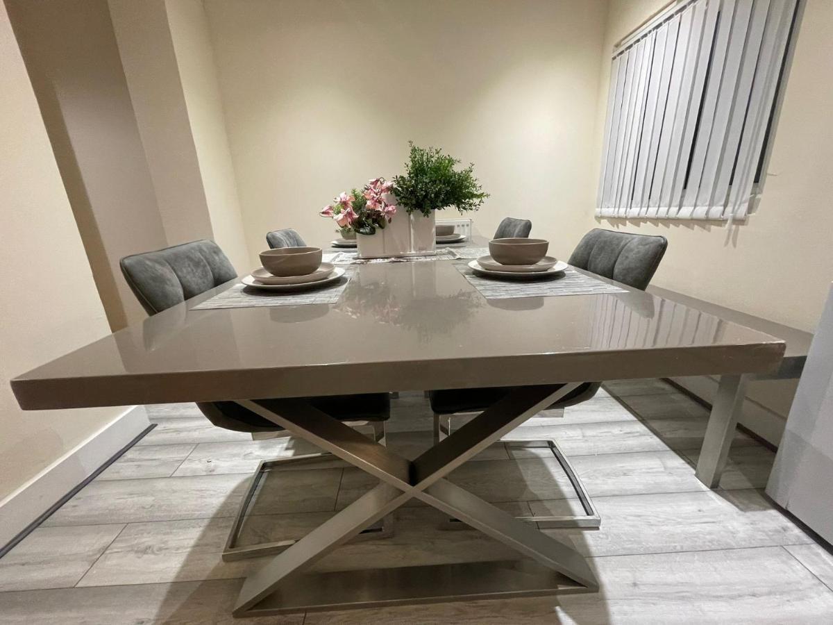 Big 3 Bedroom London House With 2 Bathroom 普拉姆斯特德 外观 照片