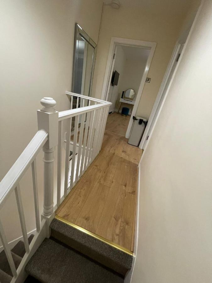 Big 3 Bedroom London House With 2 Bathroom 普拉姆斯特德 外观 照片
