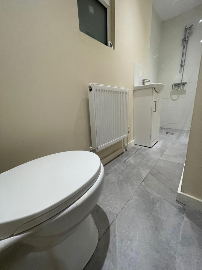 Big 3 Bedroom London House With 2 Bathroom 普拉姆斯特德 外观 照片