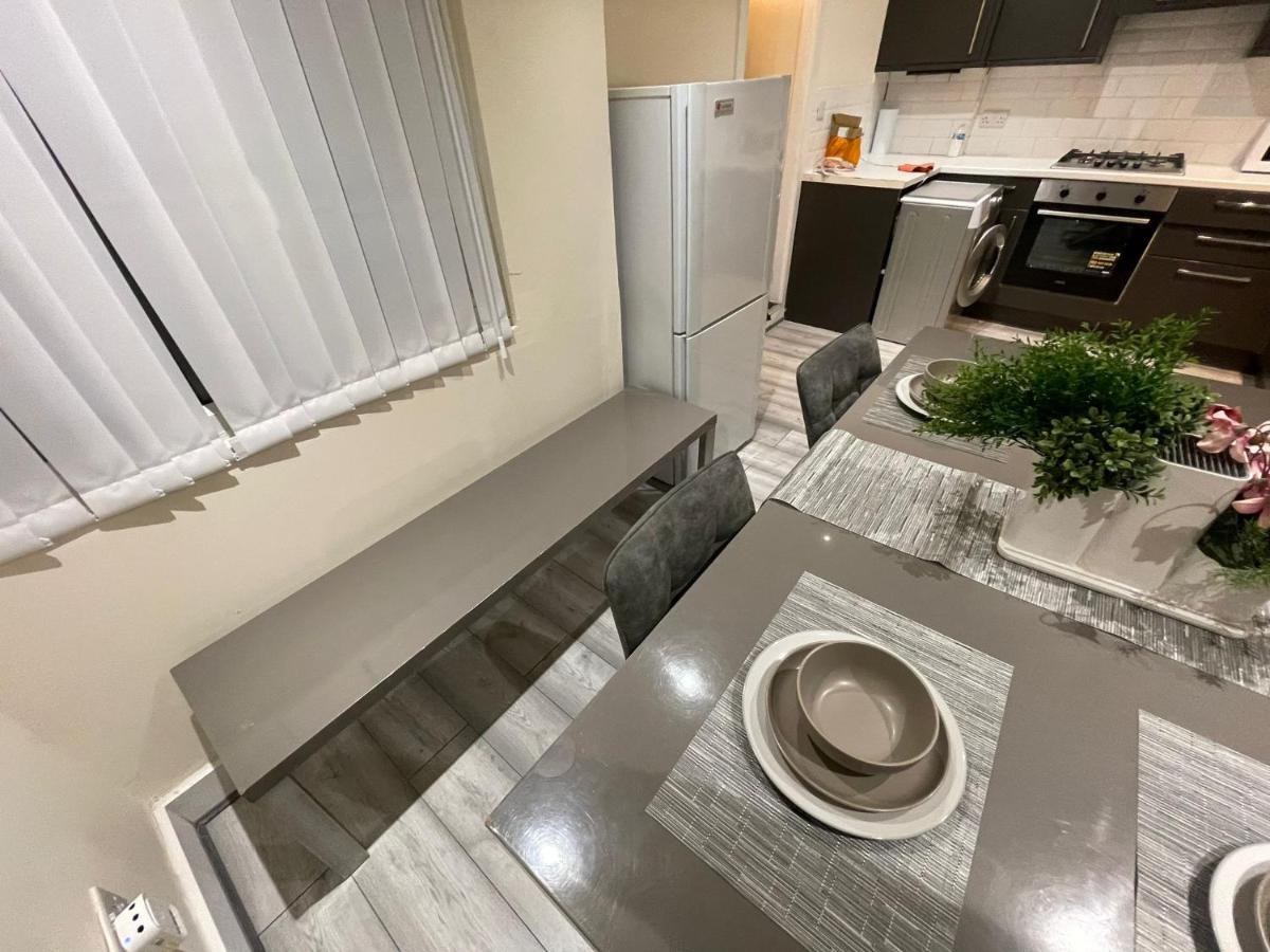 Big 3 Bedroom London House With 2 Bathroom 普拉姆斯特德 外观 照片