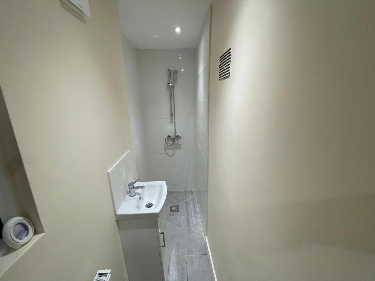 Big 3 Bedroom London House With 2 Bathroom 普拉姆斯特德 外观 照片