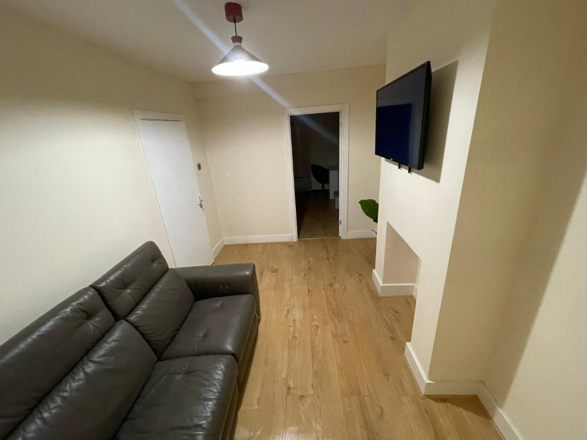 Big 3 Bedroom London House With 2 Bathroom 普拉姆斯特德 外观 照片