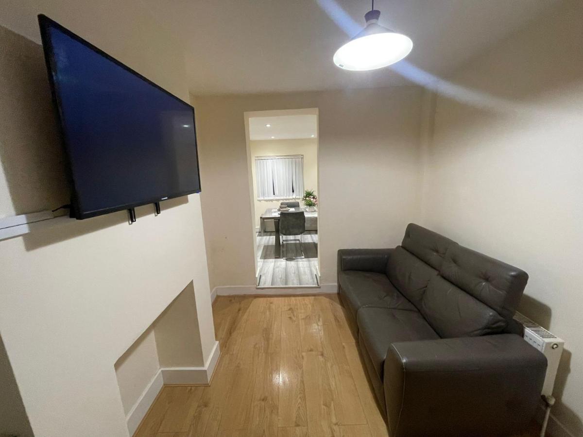 Big 3 Bedroom London House With 2 Bathroom 普拉姆斯特德 外观 照片
