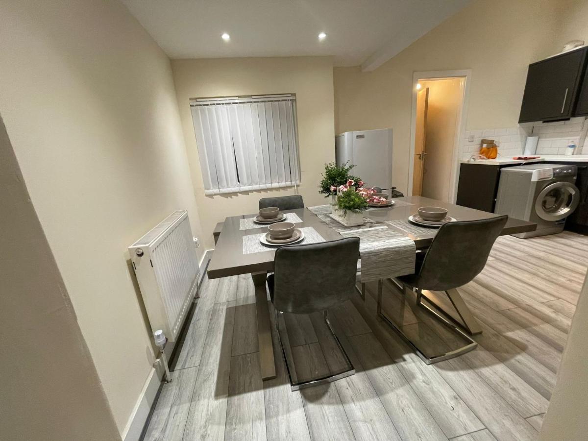 Big 3 Bedroom London House With 2 Bathroom 普拉姆斯特德 外观 照片