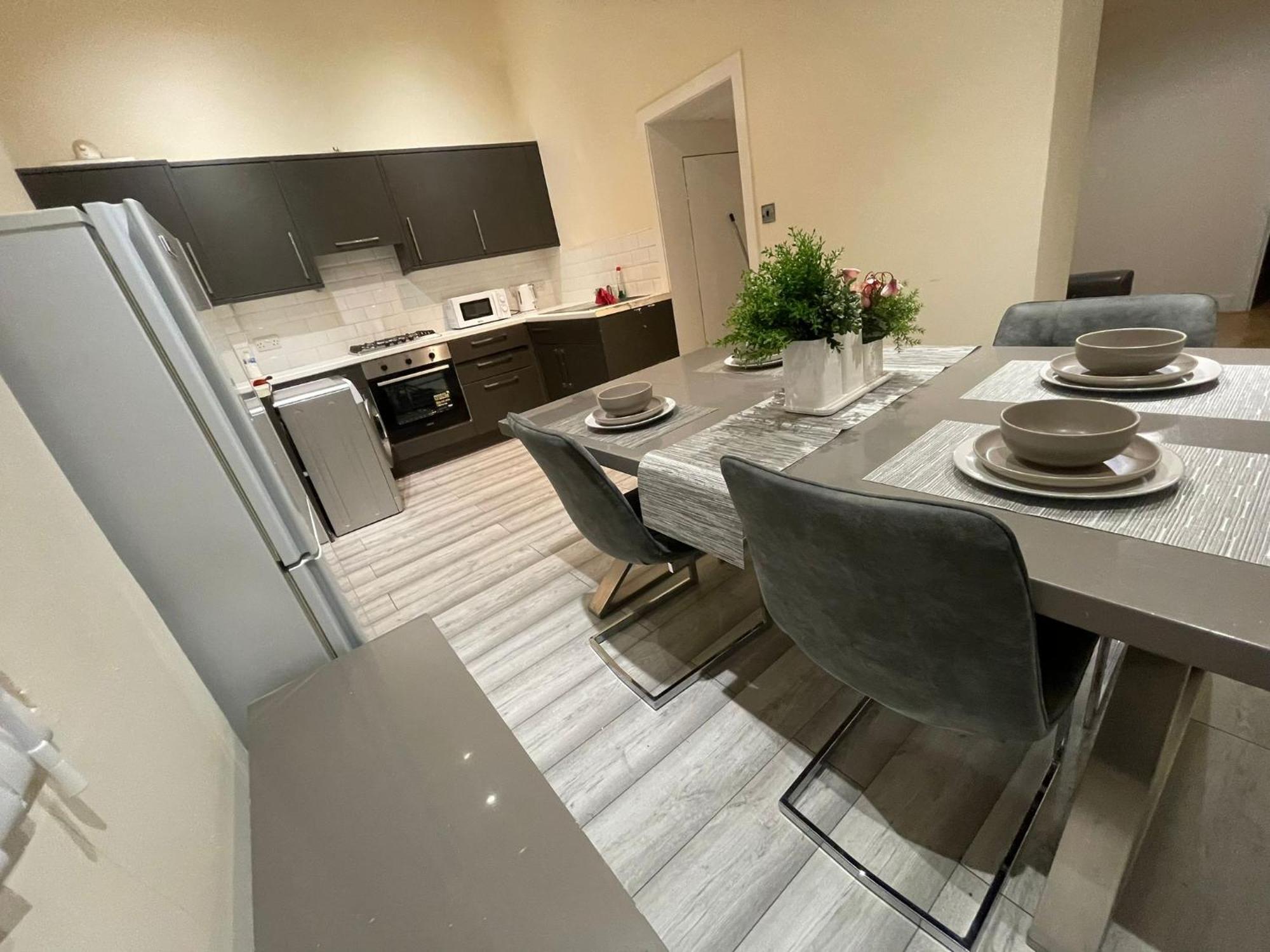 Big 3 Bedroom London House With 2 Bathroom 普拉姆斯特德 外观 照片